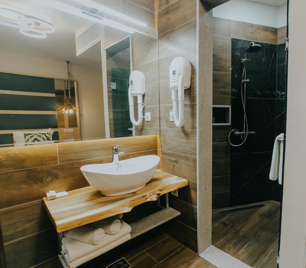 Lostrita - Pastravarie, Hotel & Spa Baia Mare Eksteriør billede